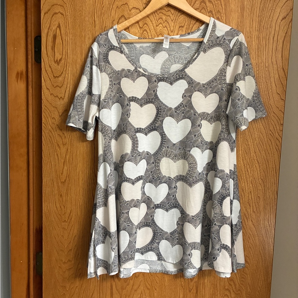 👚 LuLaRoe Perfect Tee - Size M